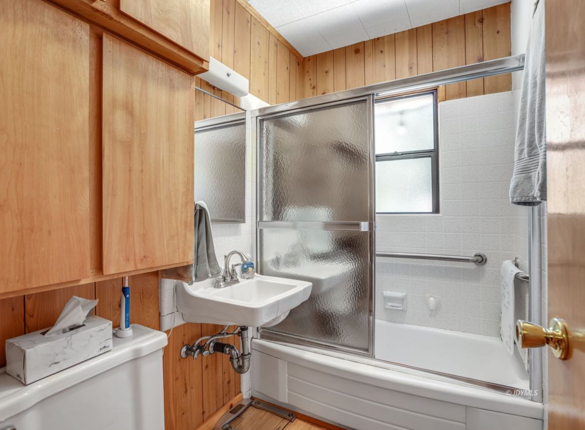 25840 Wayne Road Idyllwild, CA 92549 - Photo 27 of 46 Main floor full bathroom