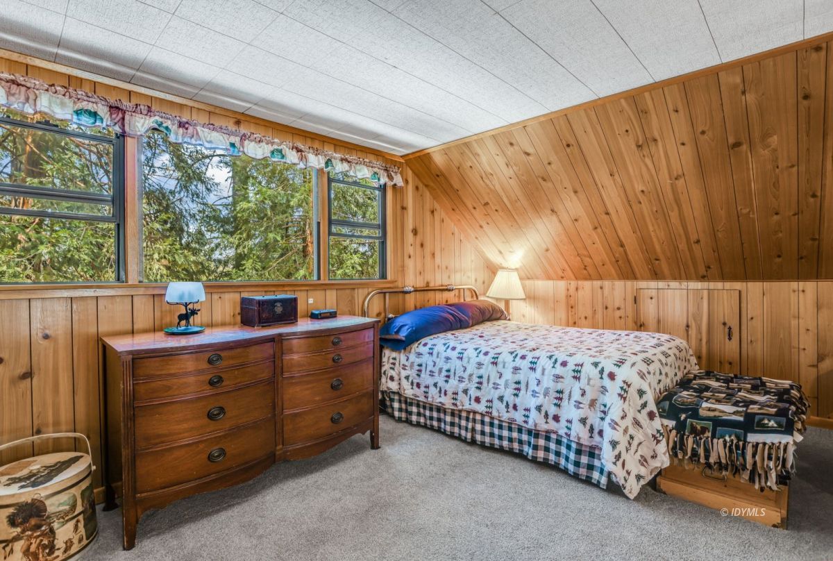 25840 Wayne Road Idyllwild, CA 92549 - Photo 30 of 46 Front windows allow plenty of light