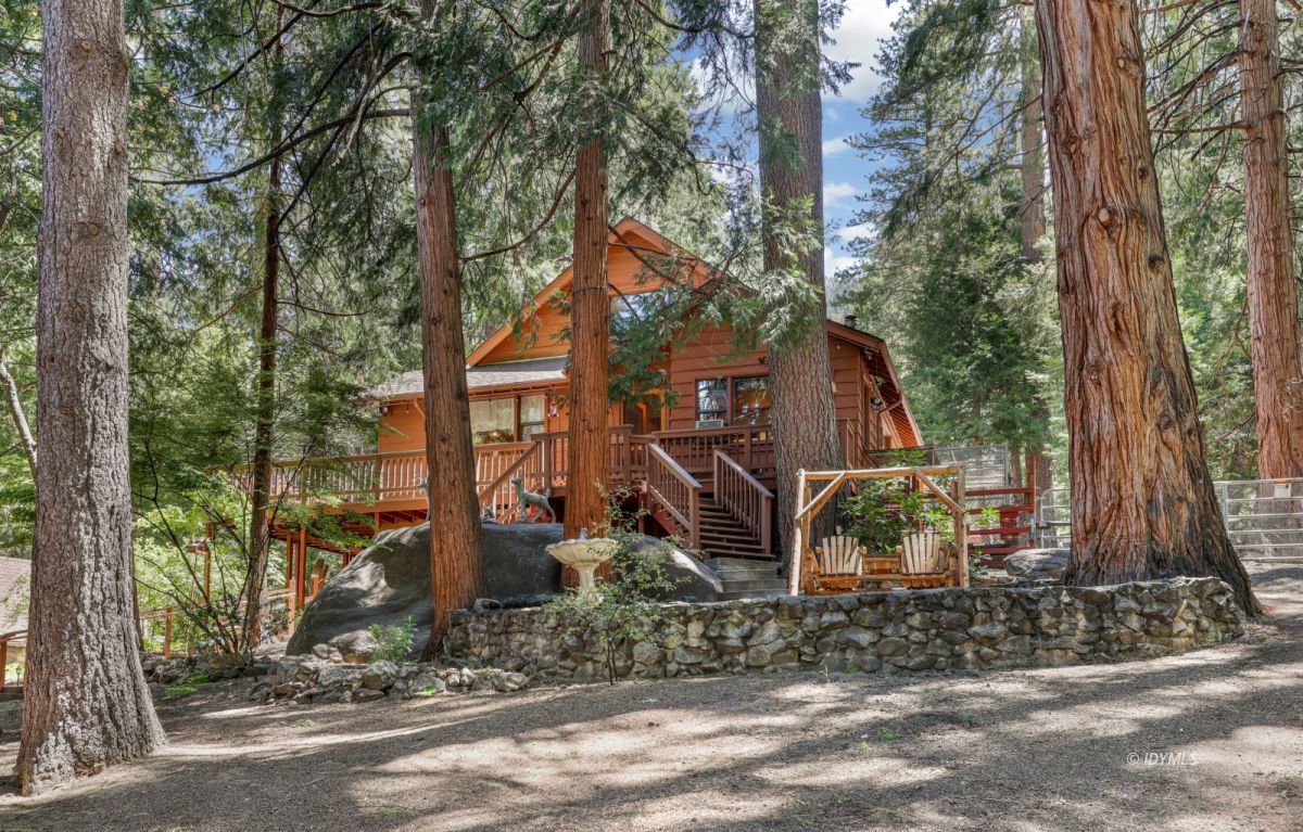 25840 Wayne Road Idyllwild, CA 92549 - Photo 7 of 46 Rustic ambiance