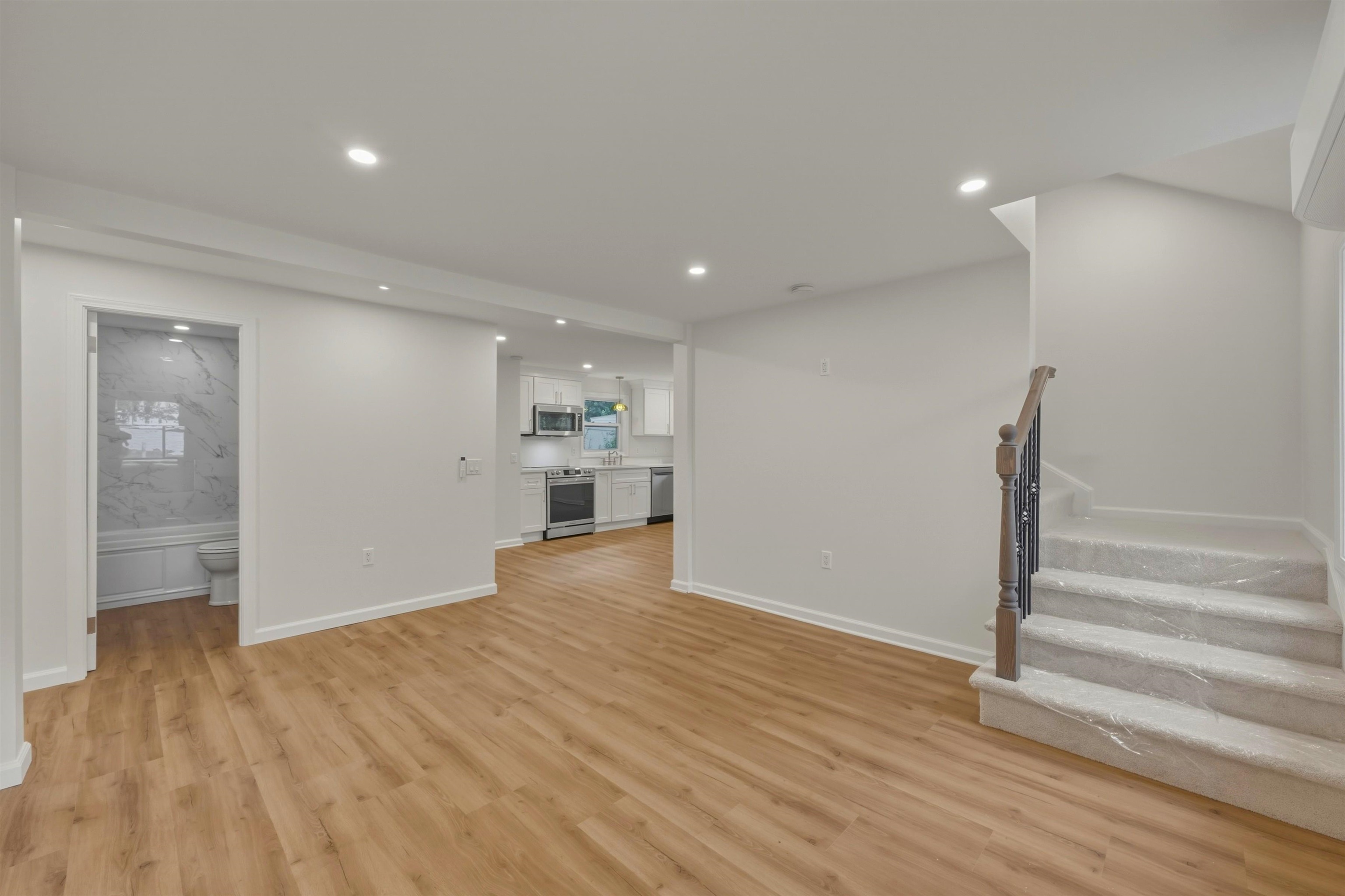 71 Manchester Street Nashua, NH 03064 - Photo 6 of 26 Gallery Image 6