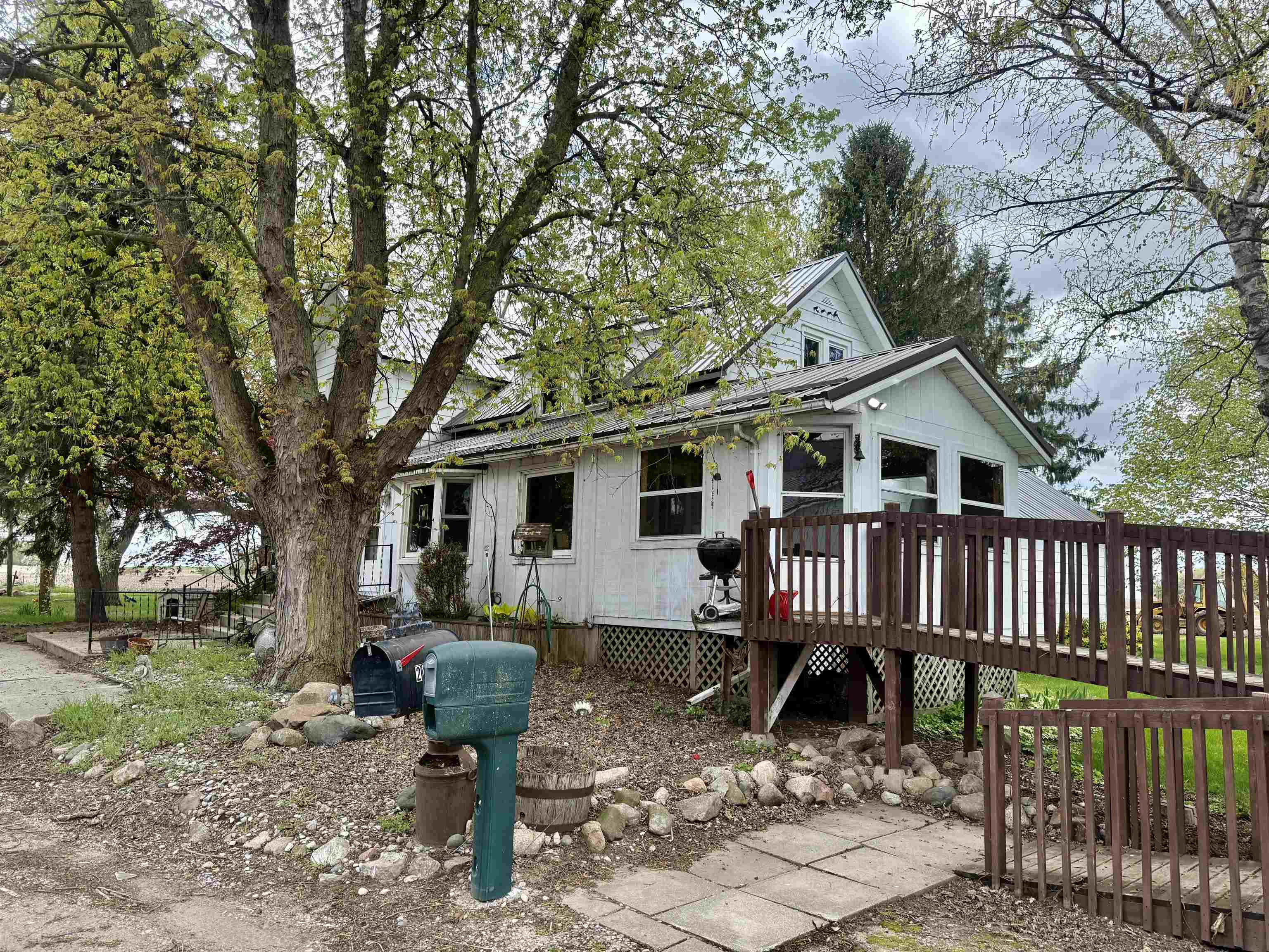 2298 West Hayes Road Ithaca, MI 48847 - Photo 2 of 54