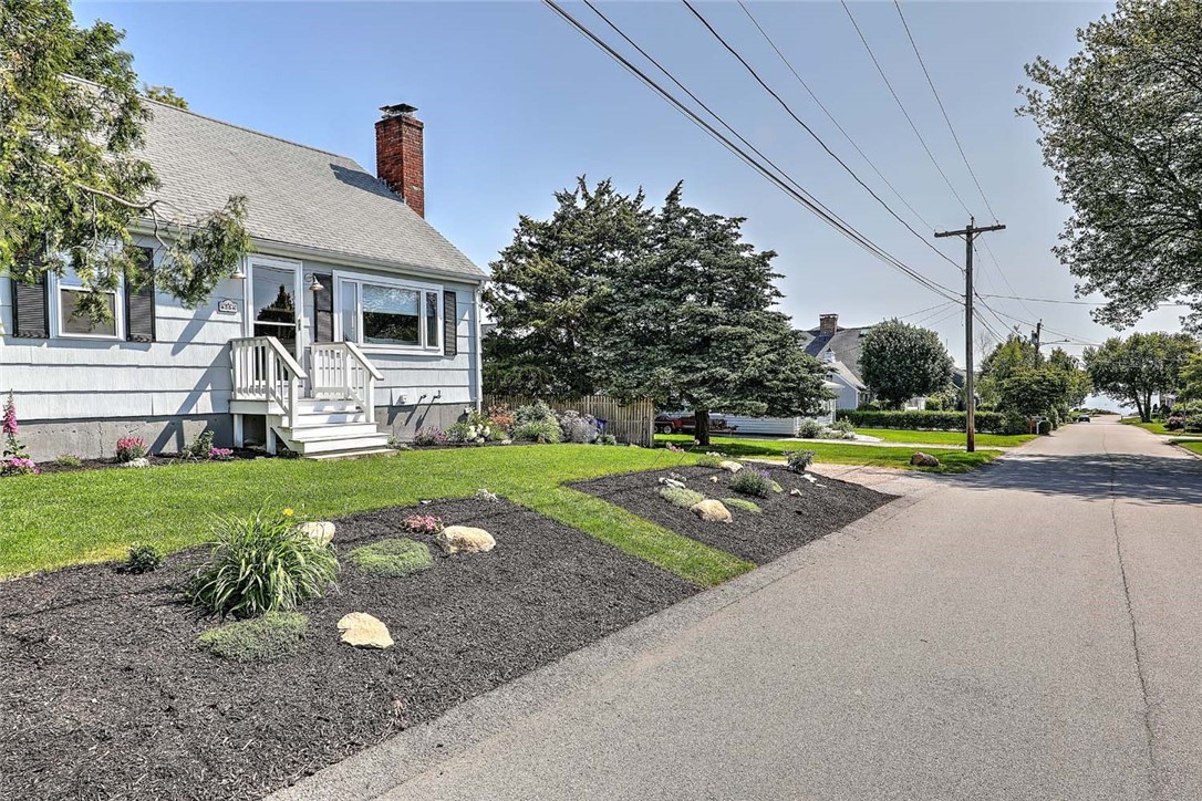56 King Philip Road Narragansett, RI 02882 - Photo 2 of 41
