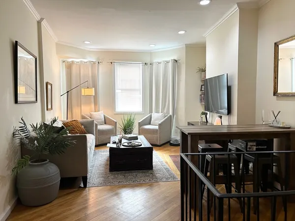 $3,400 | 390 Riverway, Unit 8, Boston, MA 02115