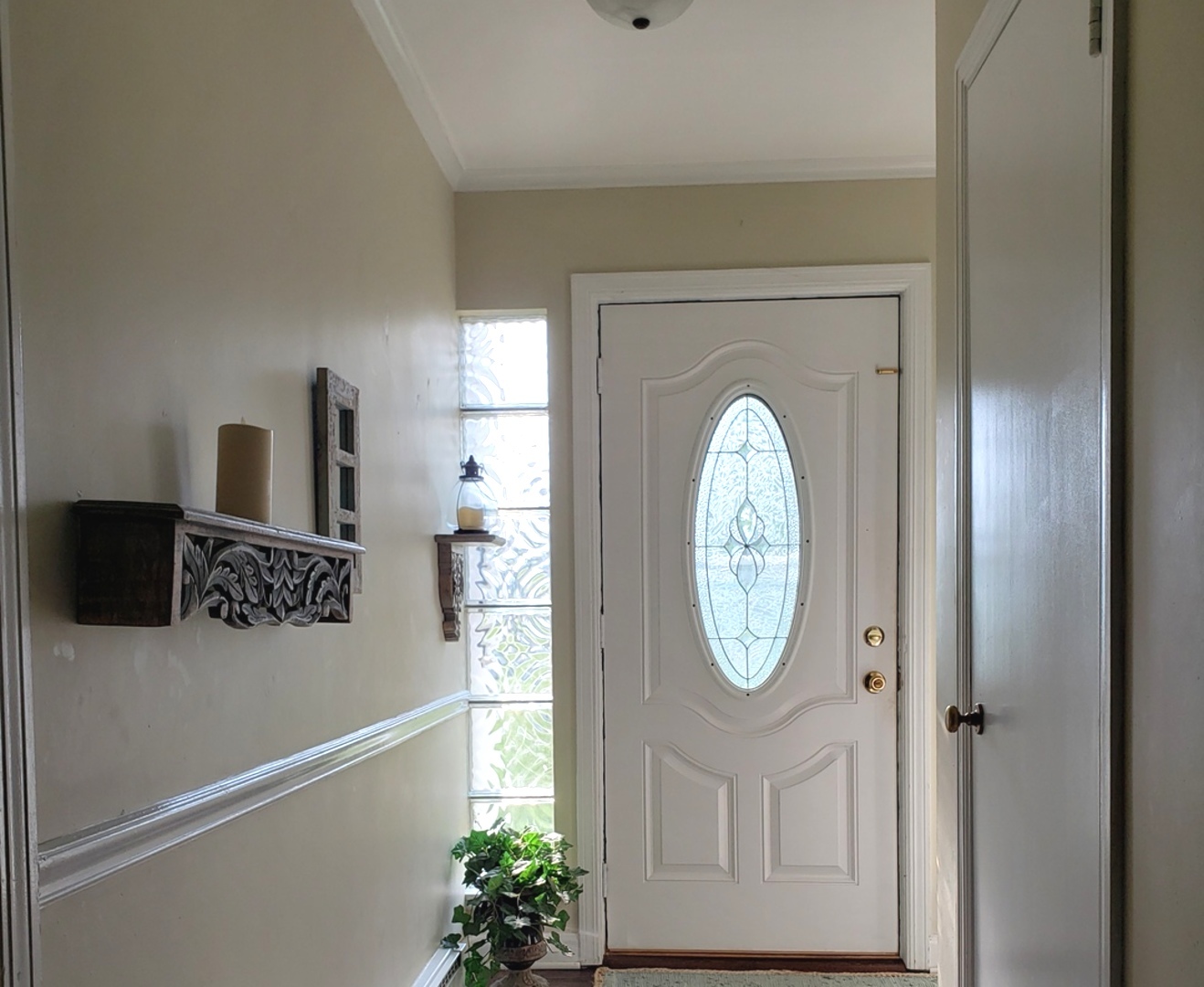 515 Warren Road Glenview, IL 60025 - Photo 6 of 11 a front view of a house with entryway