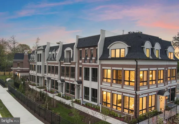 $2,599,000 | 1622 Chain Bridge Road, McLean, VA 22101