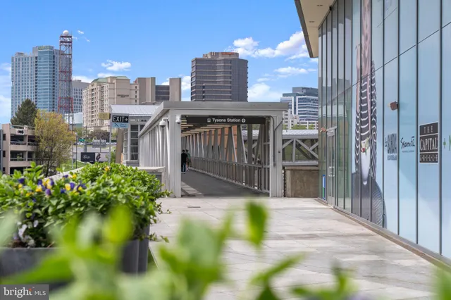 $2,399,000 | 1622 Chain Bridge Road, McLean, VA 22101