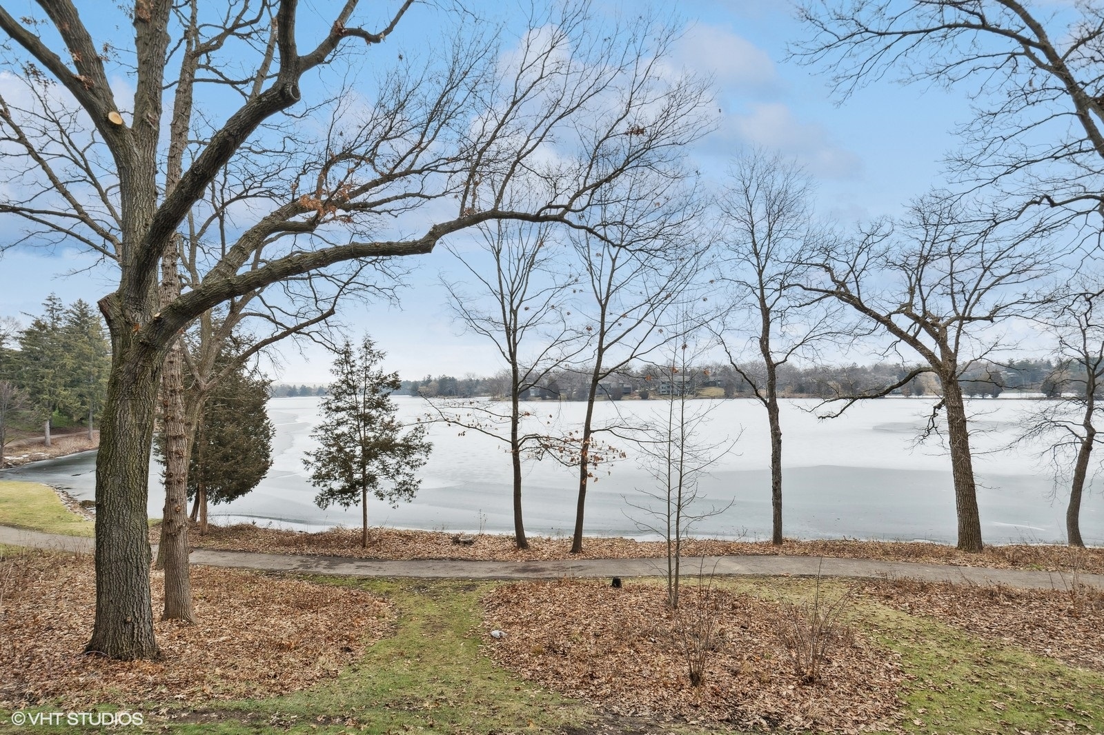 245 Shoreline Road, Unit D Lake Barrington, IL 60010 - Photo 22 of 27 Gallery Image 22