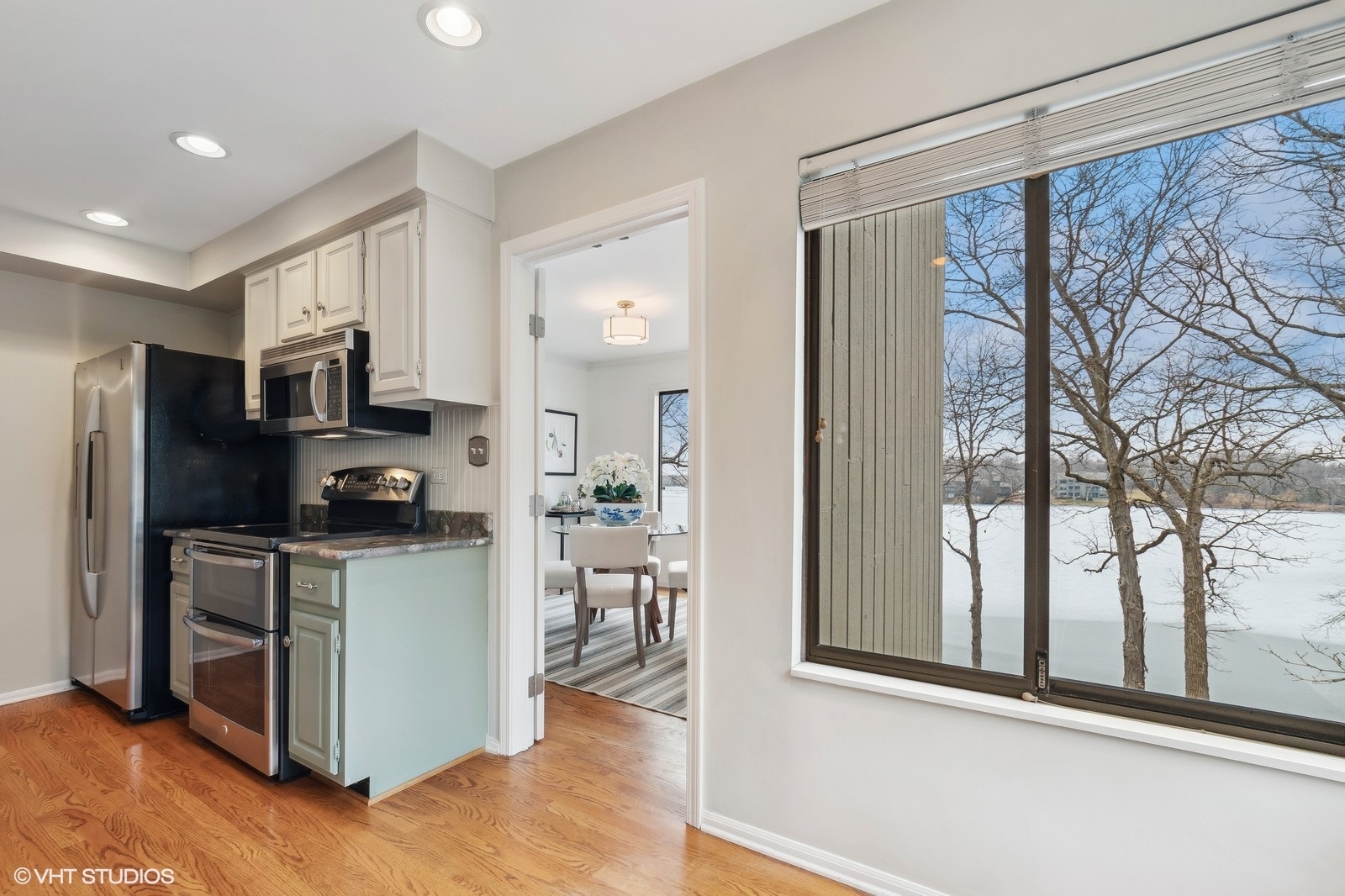 245 Shoreline Road, Unit D Lake Barrington, IL 60010 - Photo 7 of 27 Gallery Image 7