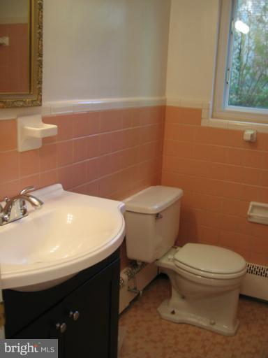 2408 North Rockingham Street Arlington, VA 22207 - Photo 6 of 18 Bath