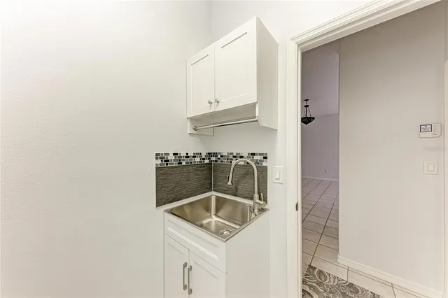 $2,975 | 4756 Old Stone Road, Sarasota, FL 34233