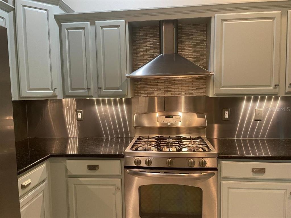 4756 Old Stone Road Sarasota, FL 34233 - Photo 5 of 41