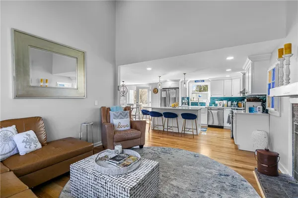 $4,500 | 391 Valley Road, Middletown, RI 02842