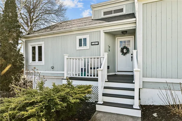 $4,500 | 391 Valley Road, Middletown, RI 02842