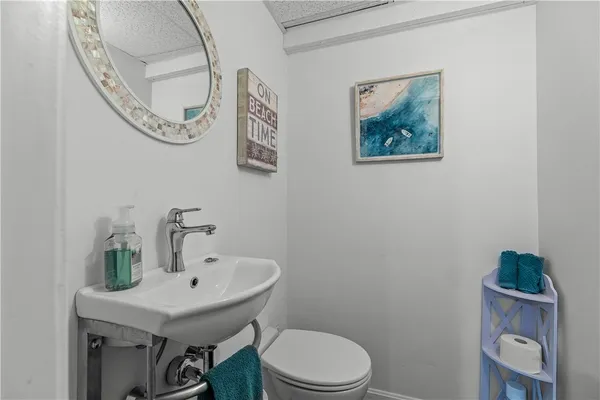 $4,500 | 391 Valley Road, Middletown, RI 02842