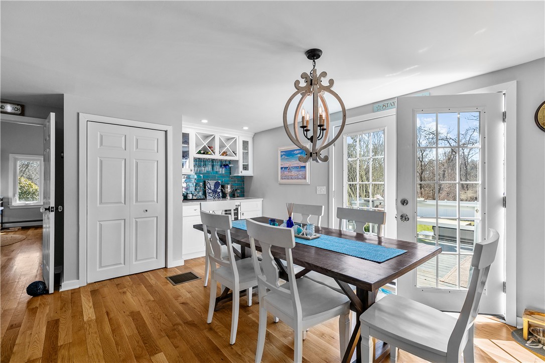 391 Valley Road Middletown, RI 02842 - Photo 4 of 31