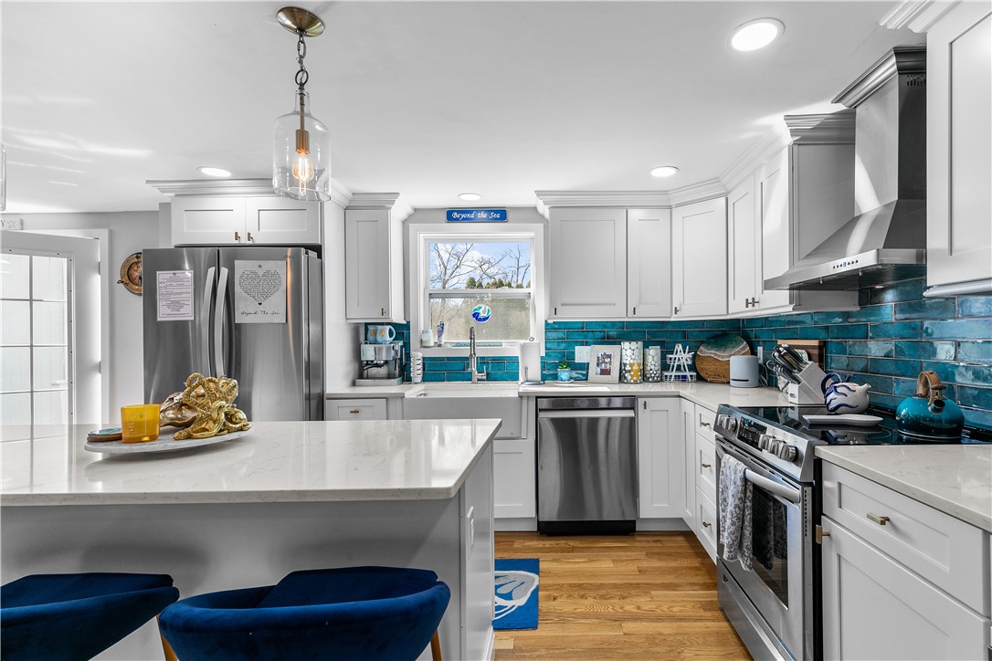 391 Valley Road Middletown, RI 02842 - Photo 7 of 31