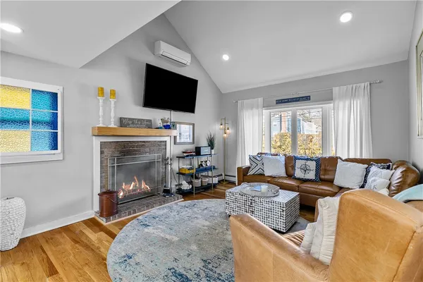 $4,500 | 391 Valley Road, Middletown, RI 02842