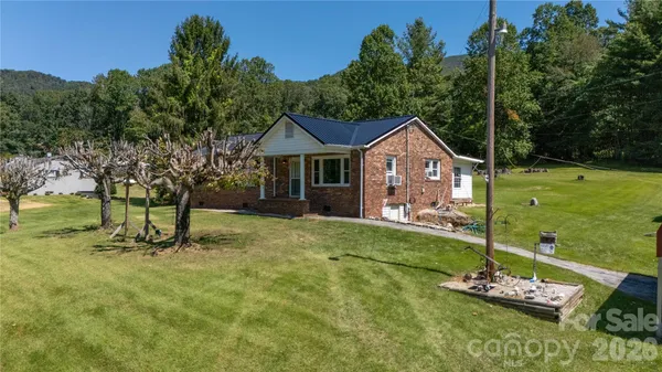$288,000 | 1424 Bear Creek Road, Bakersville, NC 28705
