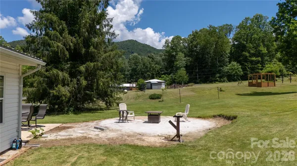 $288,000 | 1424 Bear Creek Road, Bakersville, NC 28705