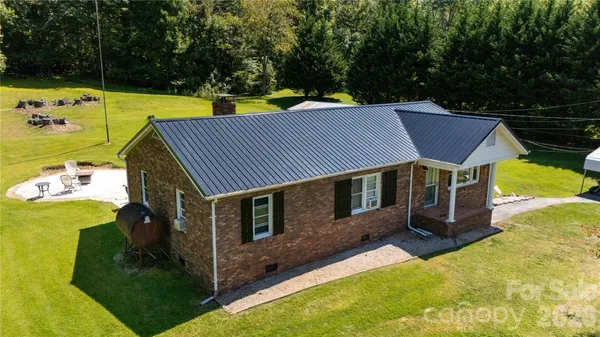 $288,000 | 1424 Bear Creek Road, Bakersville, NC 28705