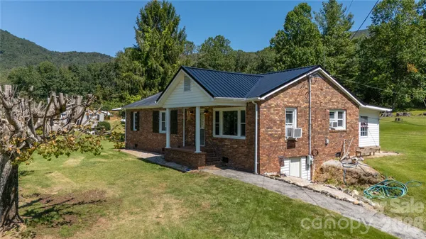 $288,000 | 1424 Bear Creek Road, Bakersville, NC 28705