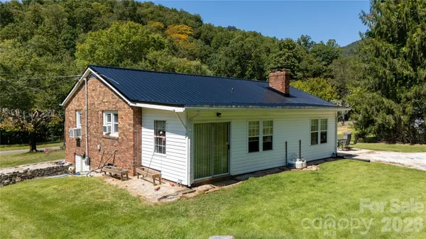 $288,000 | 1424 Bear Creek Road, Bakersville, NC 28705