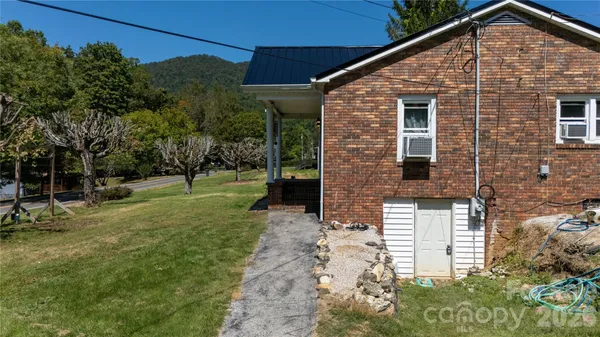 $288,000 | 1424 Bear Creek Road, Bakersville, NC 28705