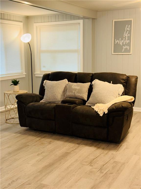 901 7th Avenue Albany, GA 31701 - Photo 6 of 14 a living room with furniture