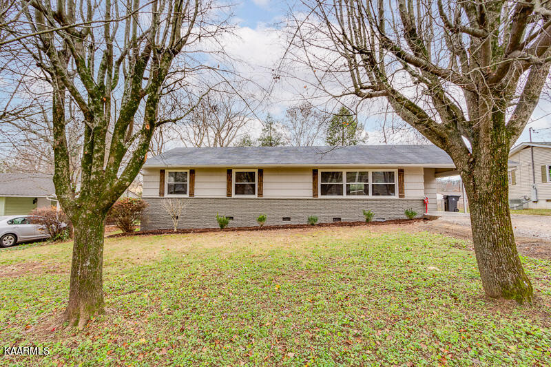 3917 Pleasant Ridge Road Knoxville, TN 37912 - Photo 1 of 29 002--SMALL