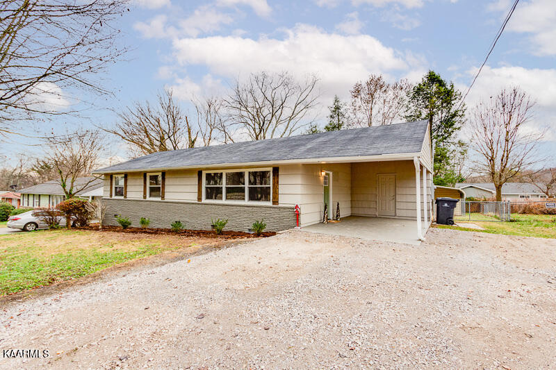 3917 Pleasant Ridge Road Knoxville, TN 37912 - Photo 2 of 29 003--SMALL