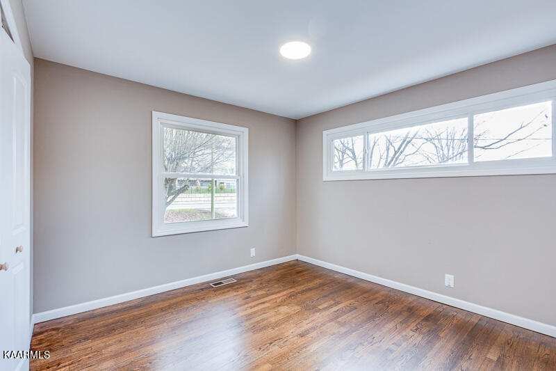 3917 Pleasant Ridge Road Knoxville, TN 37912 - Photo 20 of 29 021--SMALL