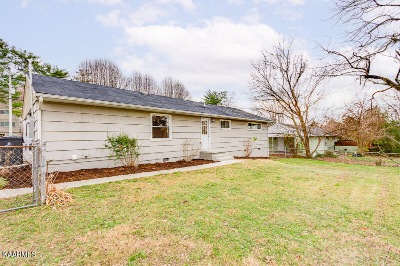 3917 Pleasant Ridge Road Knoxville, TN 37912 - Photo 4 of 29 004--SMALL