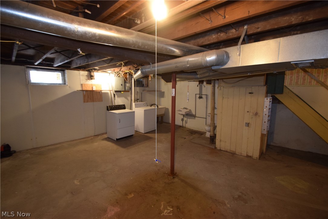 1572 Commodore Road Cleveland, OH 44124 - Photo 13 of 17 Laundry area Basement!