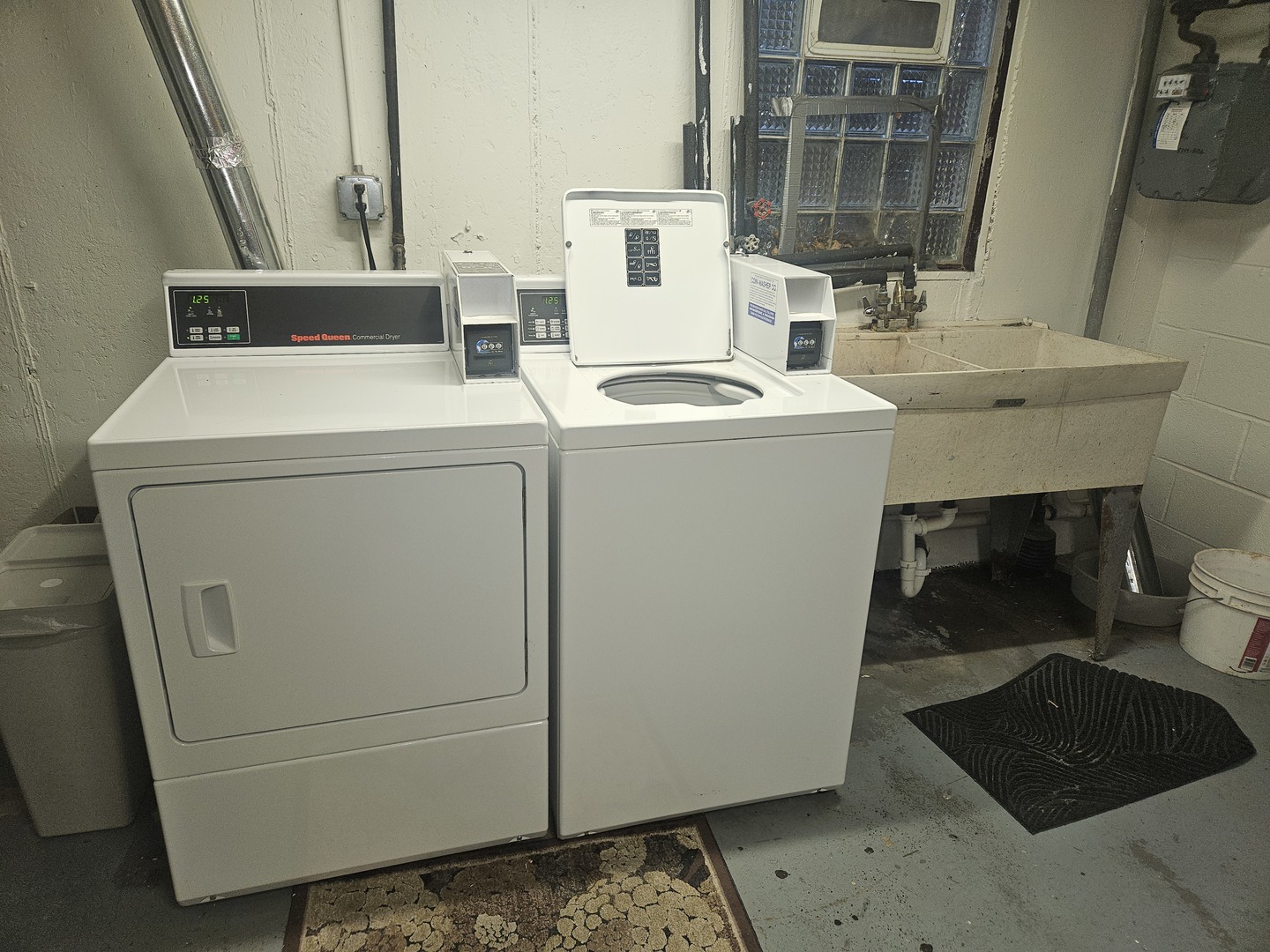 5349 North Delphia Avenue, Unit 150 Chicago, IL 60656 - Photo 15 of 16 a utility room with dryer and washer