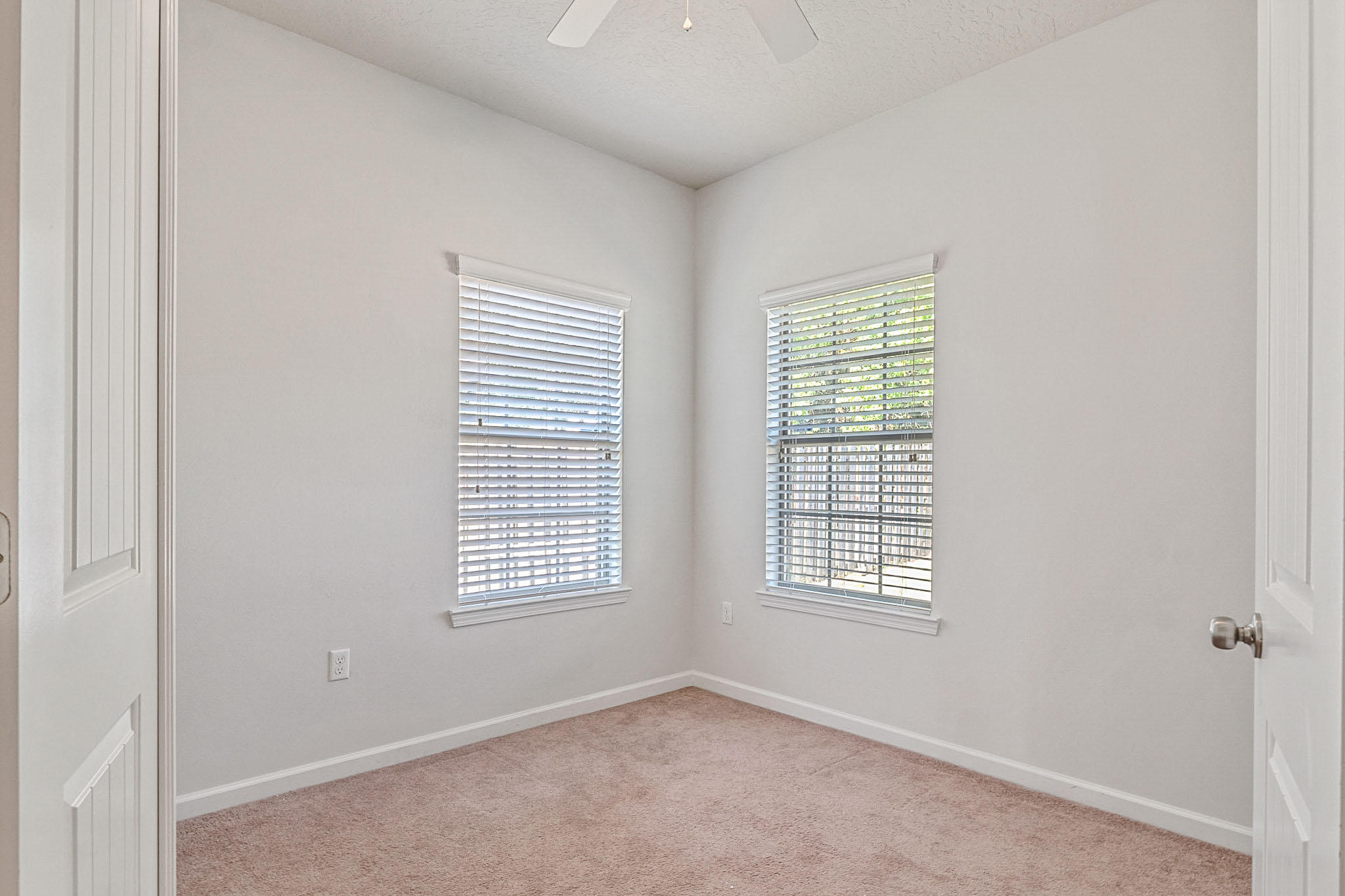 4592 Hermosa Road Crestview, FL 32539 - Photo 14 of 32 a view of an empty room with a window