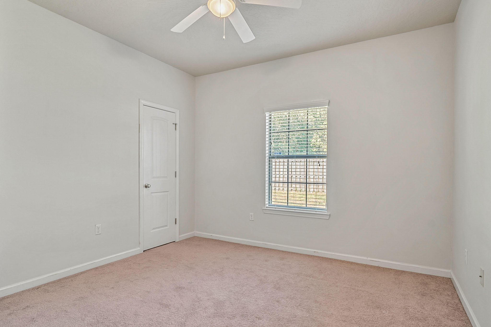 4592 Hermosa Road Crestview, FL 32539 - Photo 22 of 32 an empty room with a window