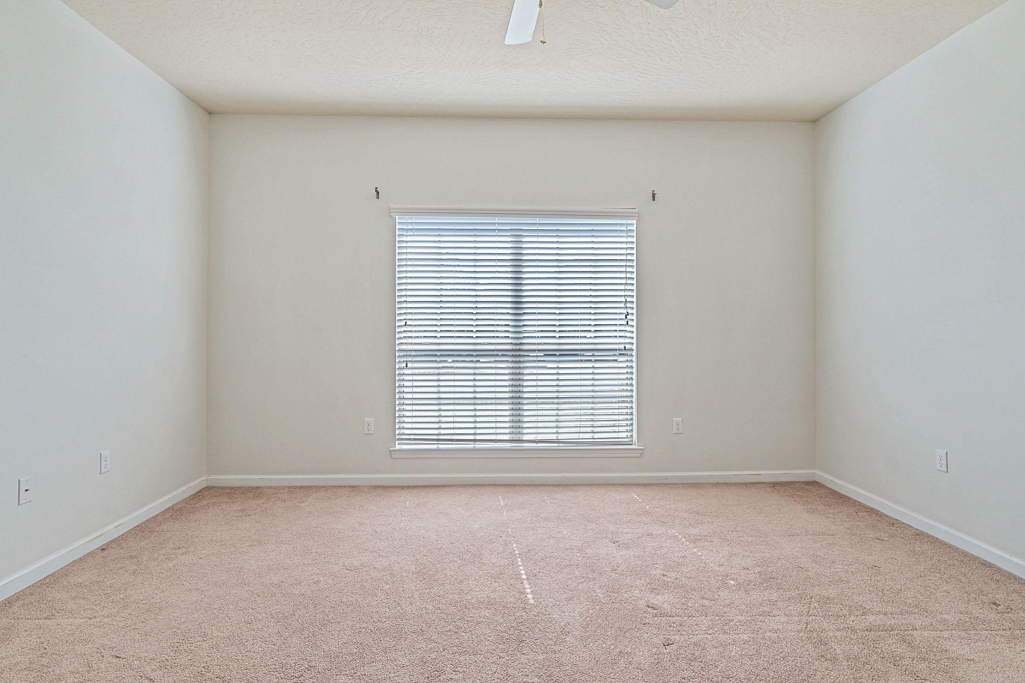 4592 Hermosa Road Crestview, FL 32539 - Photo 24 of 32 an empty room with a window