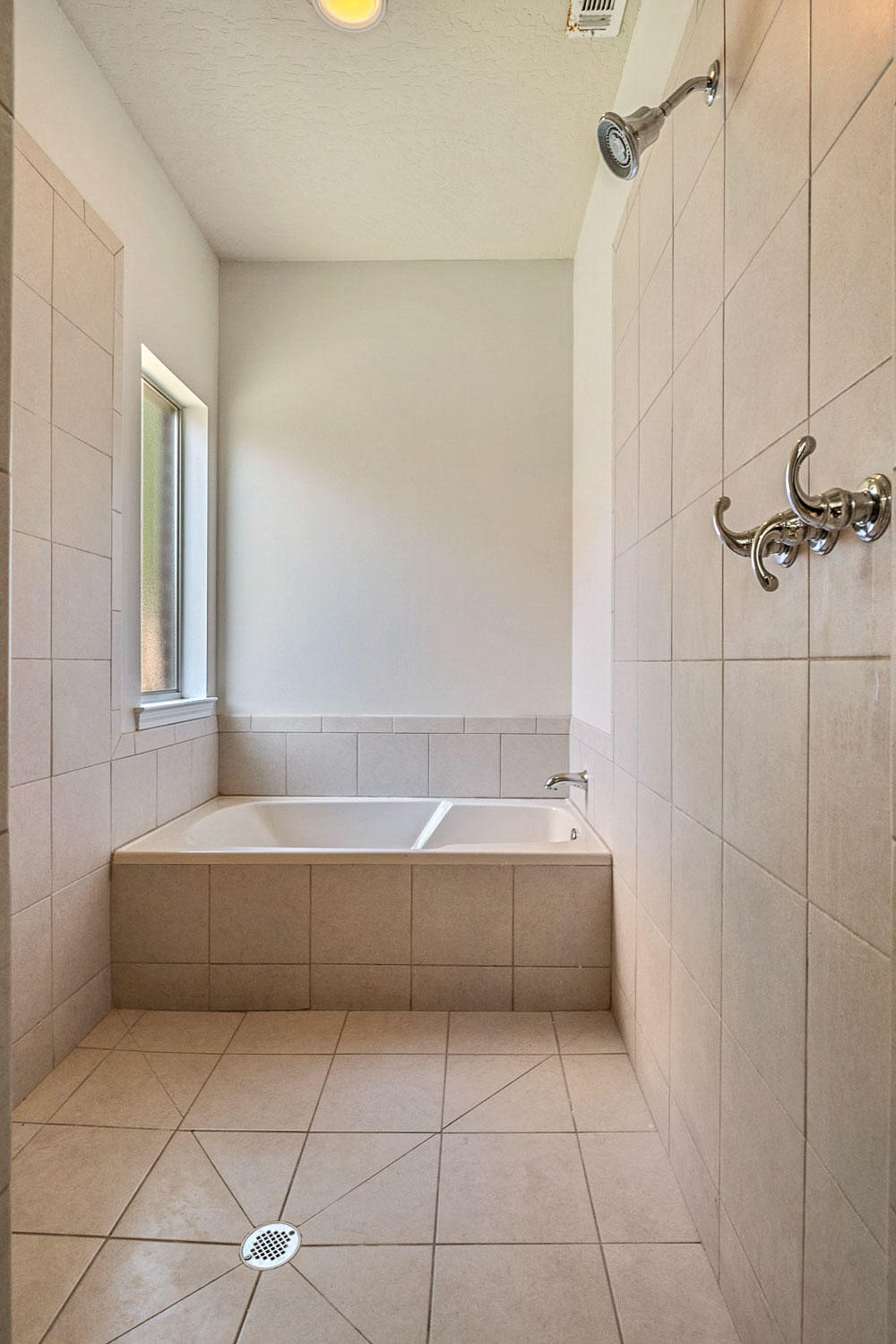 4592 Hermosa Road Crestview, FL 32539 - Photo 28 of 32 a bathroom with a tub shower and vanity