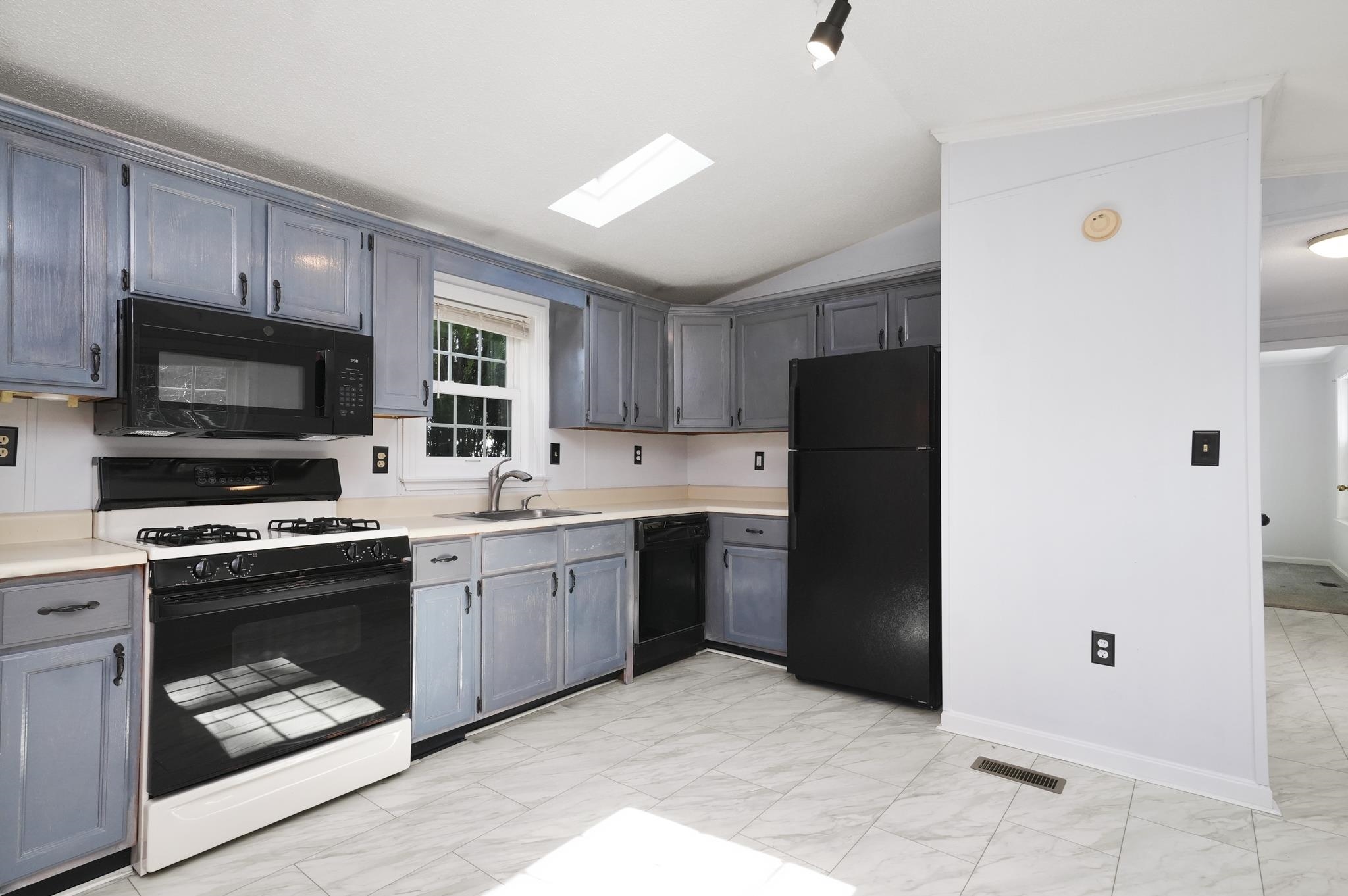 16 Morgan Way Dover, NH 03820 - Photo 11 of 32 Gallery Image 11