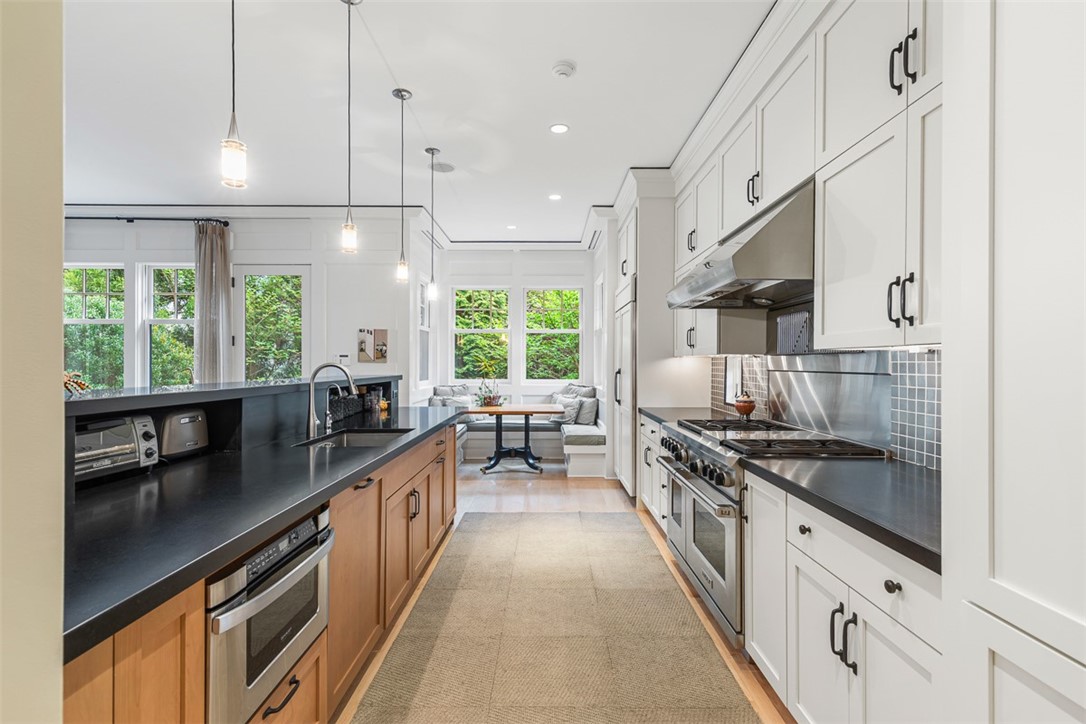 25 Walnut Street Jamestown, RI 02835 - Photo 13 of 50