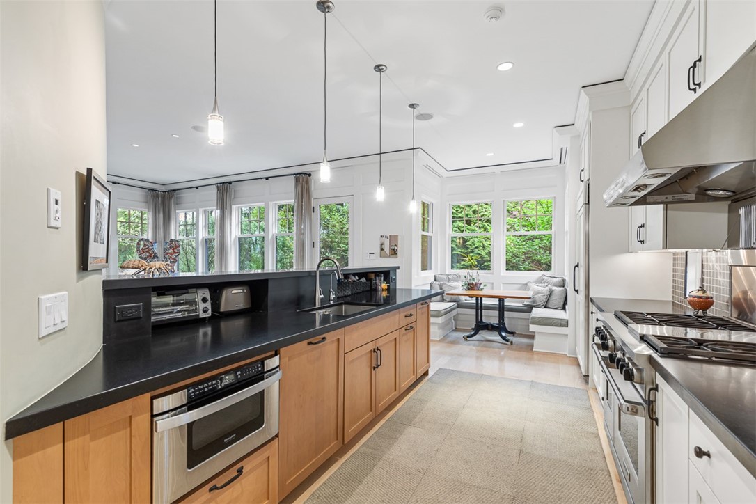 25 Walnut Street Jamestown, RI 02835 - Photo 14 of 50