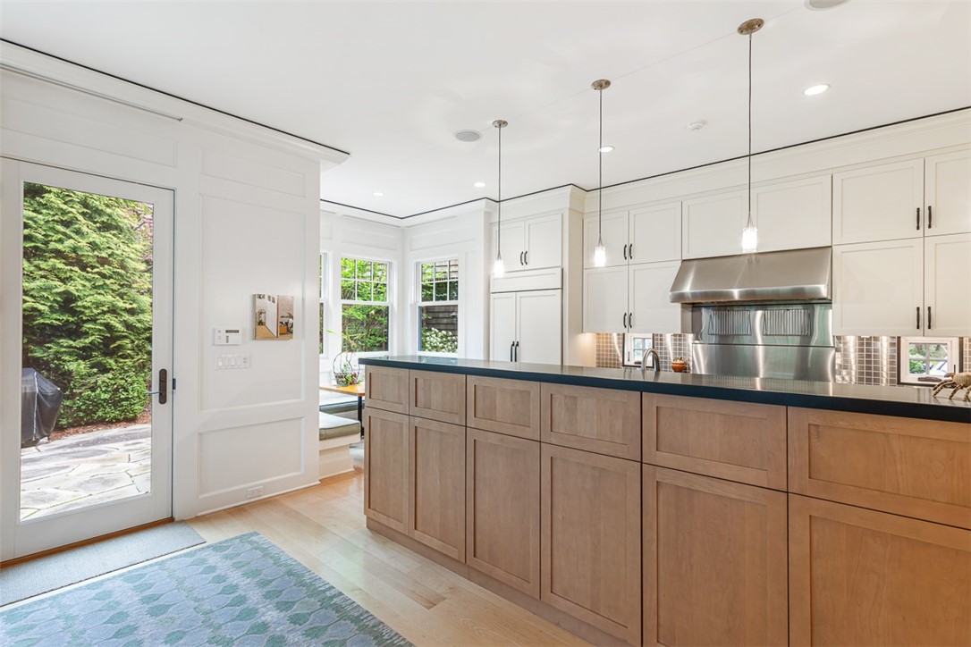 25 Walnut Street Jamestown, RI 02835 - Photo 18 of 50
