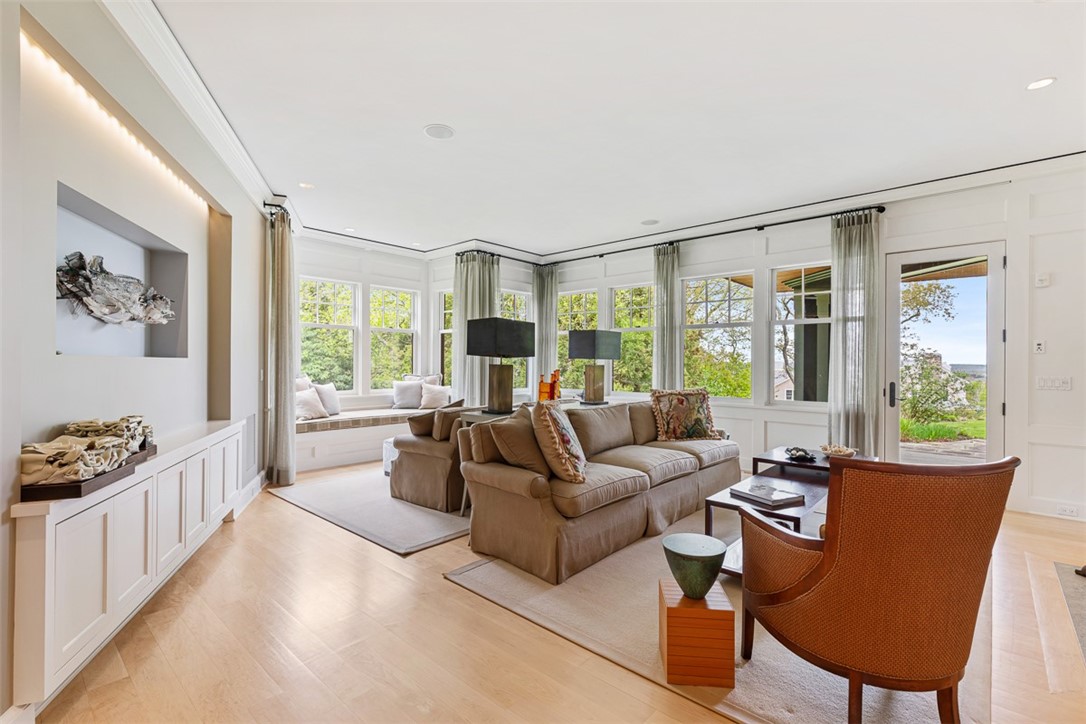 25 Walnut Street Jamestown, RI 02835 - Photo 4 of 50