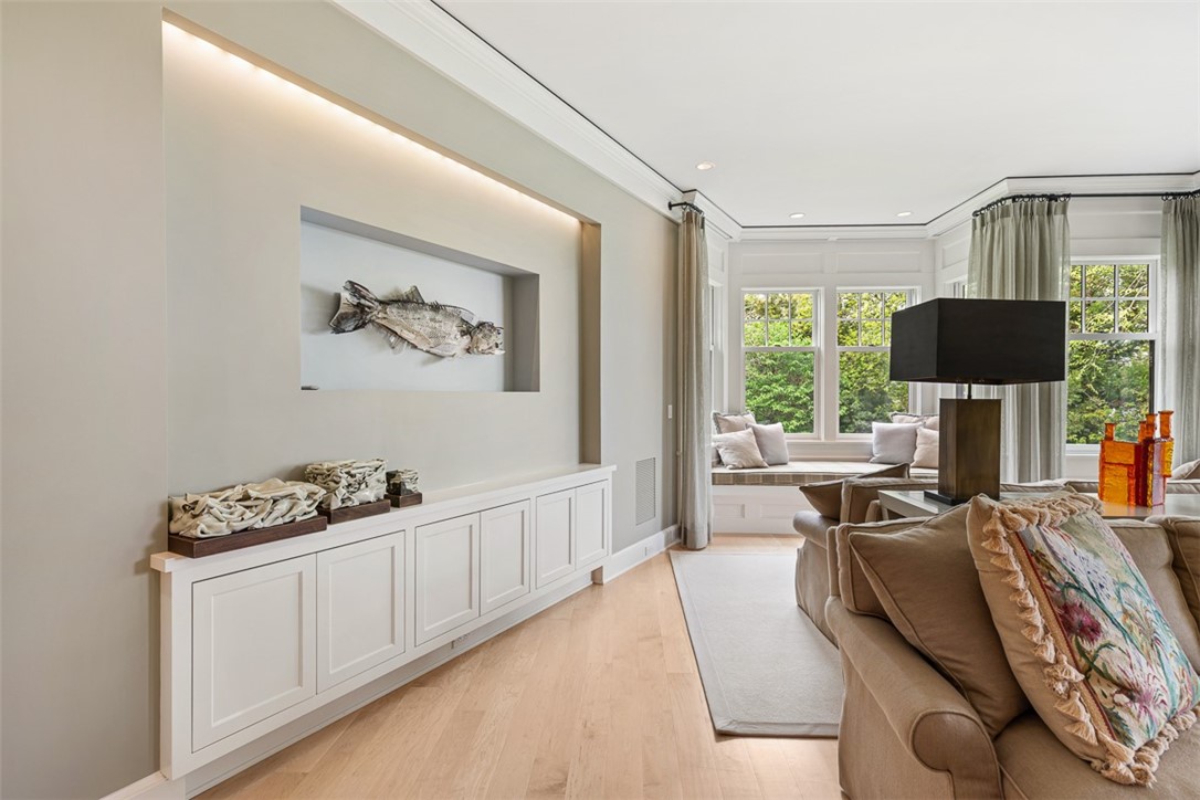 25 Walnut Street Jamestown, RI 02835 - Photo 5 of 50