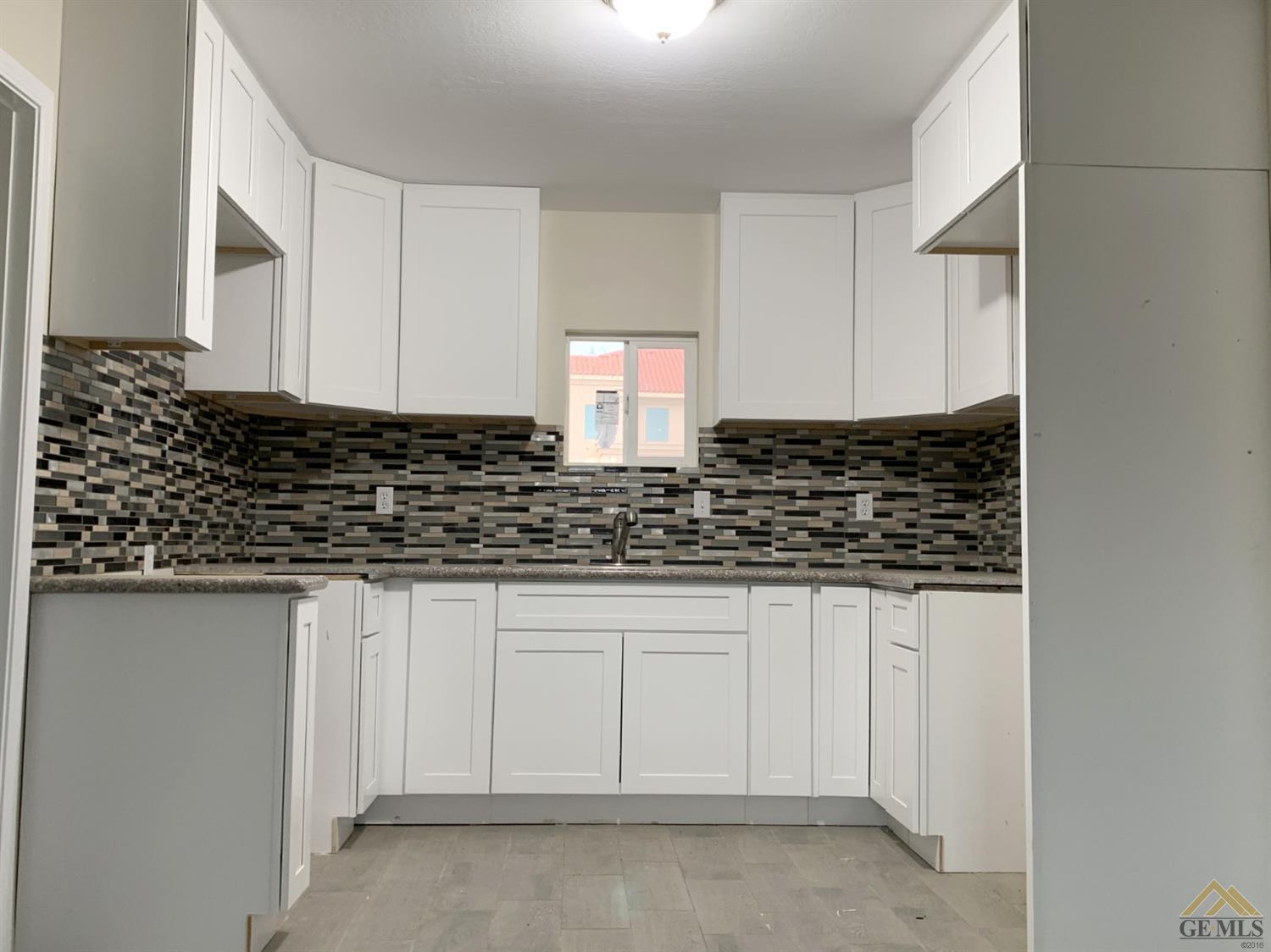 1608 Lisle Street Bakersfield, CA 93308 - Photo 2 of 10