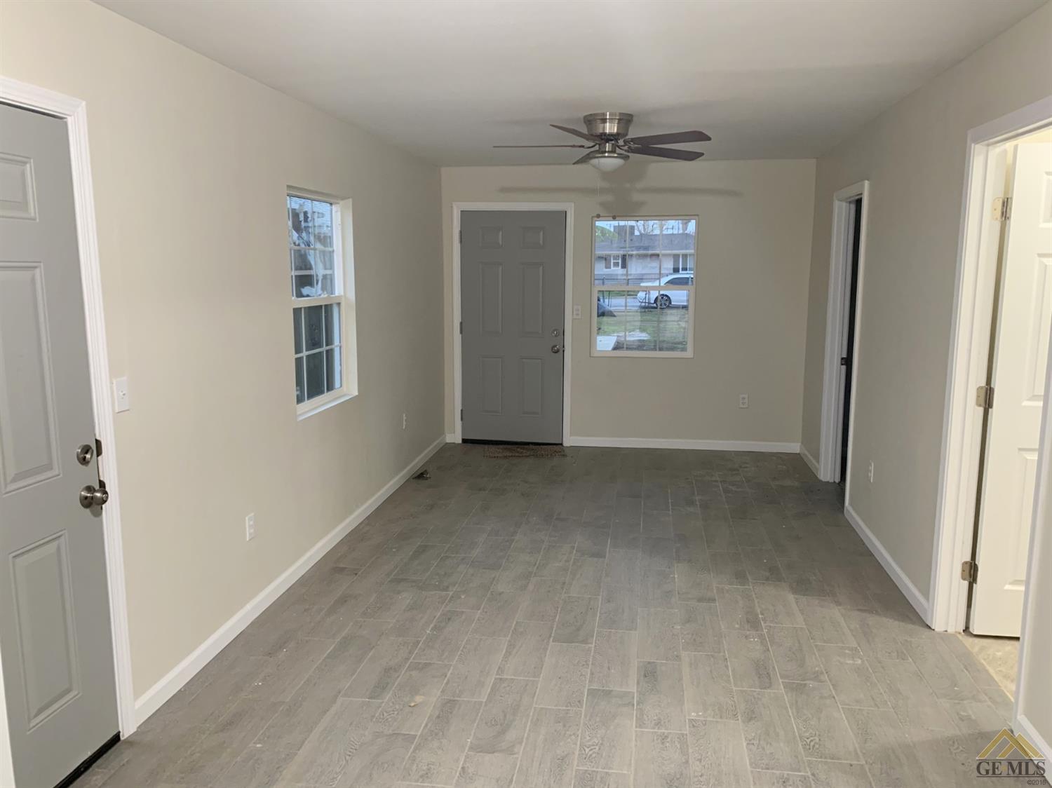 1608 Lisle Street Bakersfield, CA 93308 - Photo 3 of 10