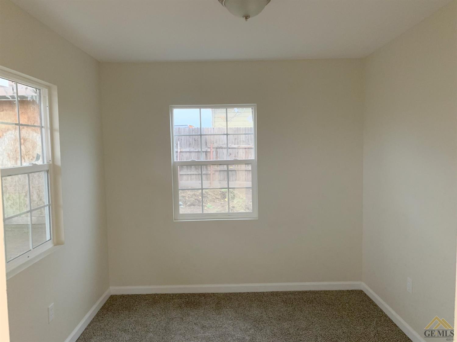 1608 Lisle Street Bakersfield, CA 93308 - Photo 4 of 10