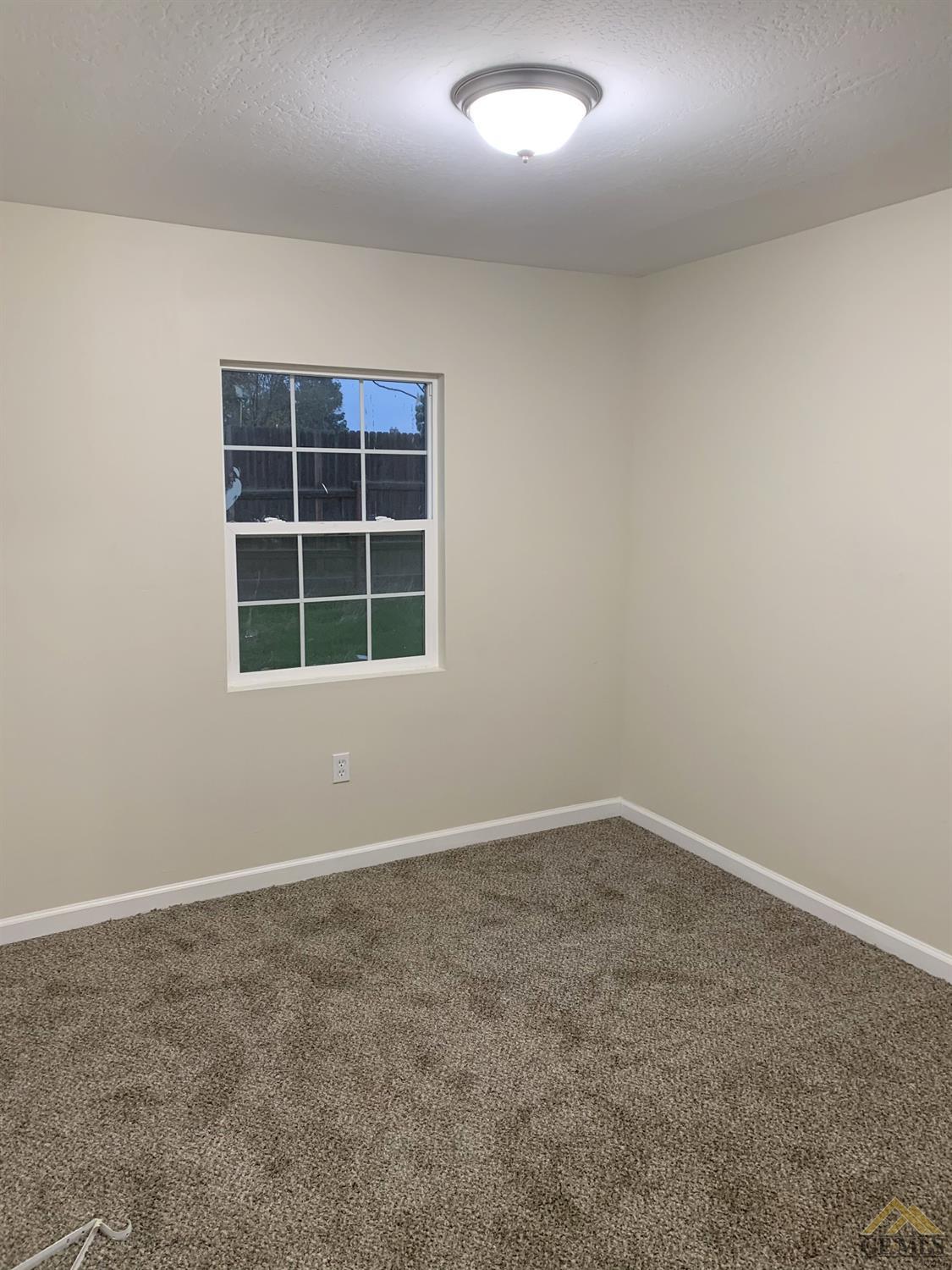 1608 Lisle Street Bakersfield, CA 93308 - Photo 5 of 10