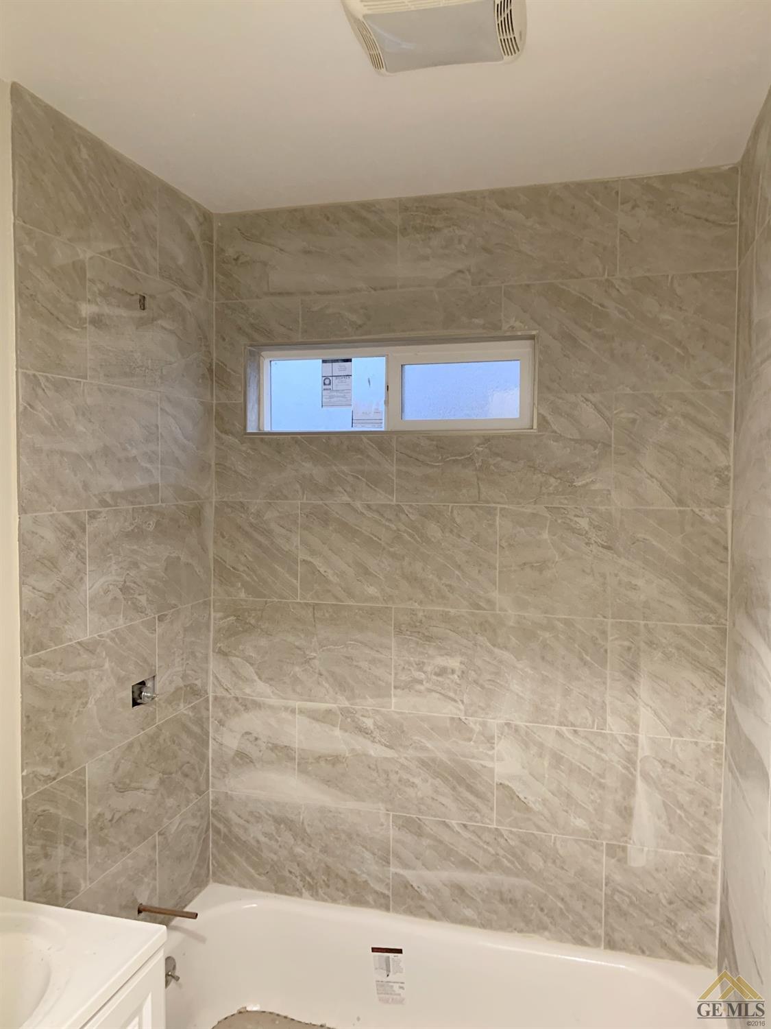 1608 Lisle Street Bakersfield, CA 93308 - Photo 7 of 10