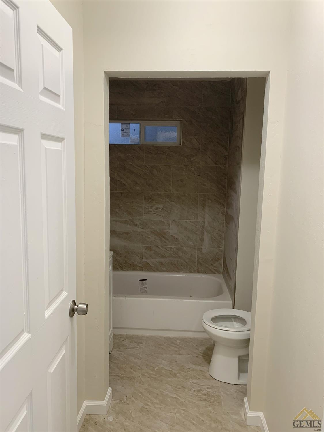 1608 Lisle Street Bakersfield, CA 93308 - Photo 8 of 10